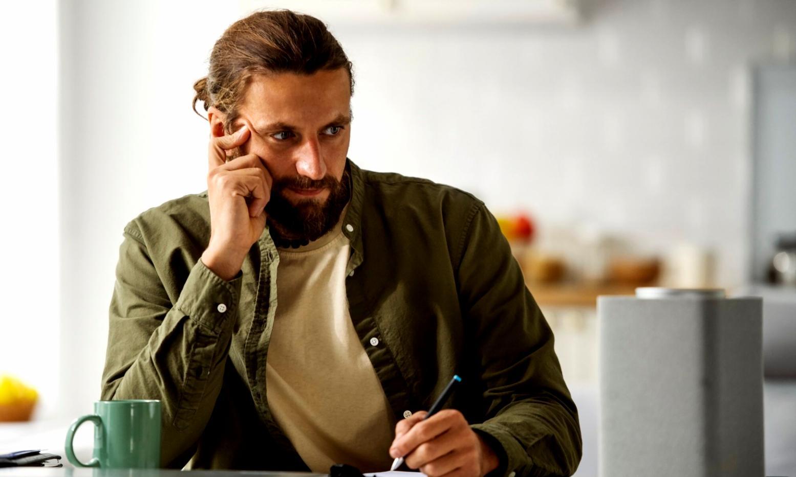 Équipe de conseillers financiers lors d'une session de formation sur les outils de budgétisation